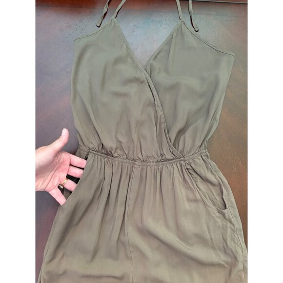 Lulu's Learning to Fly Olive Green Boho Casual Halter Jumpsuit Size Large - Picture 8 of 12
